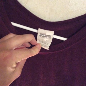 Vs pink tee  is being swapped online for free