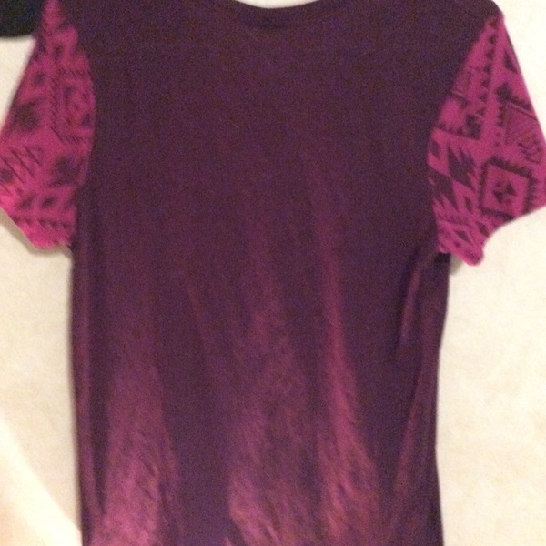 Vs pink tee  is being swapped online for free