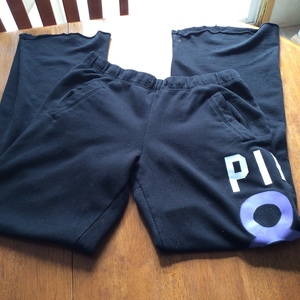 Vs pink sweat pants is being swapped online for free