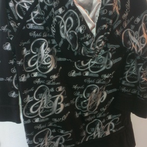 Apple Bottom hooded jacket is being swapped online for free