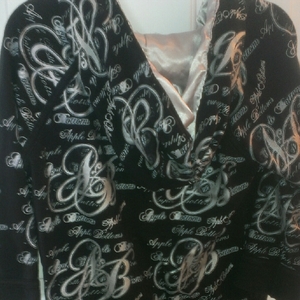 Apple Bottom hooded jacket is being swapped online for free