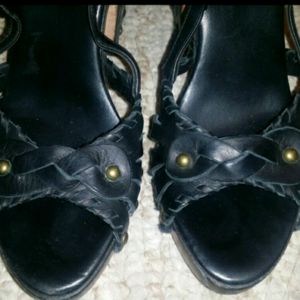 BCBG Maxazria heels Sz 6 is being swapped online for free