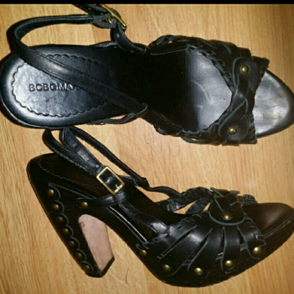 BCBG Maxazria heels Sz 6 is being swapped online for free
