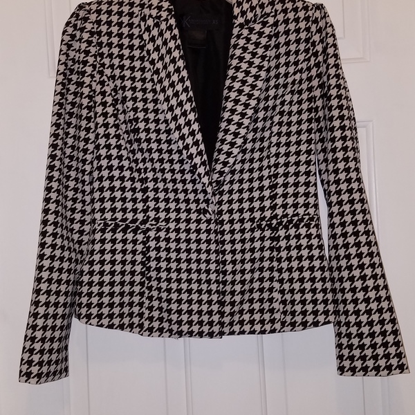 Kardashian Kollection houndstooth blazer XS is being swapped online for free