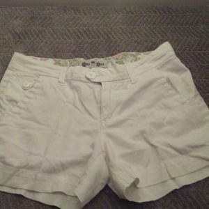 white shorts size 6 is being swapped online for free