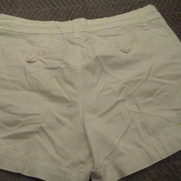 white shorts size 6 is being swapped online for free
