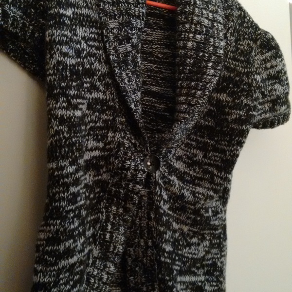 Anne Taylor Sweater  is being swapped online for free