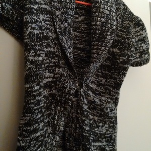 Anne Taylor Sweater  is being swapped online for free