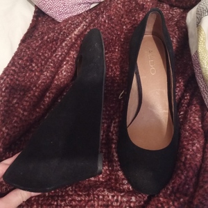 Black High heel for cuties is being swapped online for free