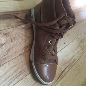 Michael Kors High Top Sneakers Size 8 is being swapped online for free