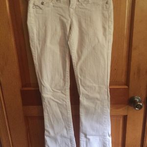 True Religion White Jeans Size 28 is being swapped online for free