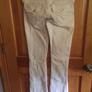 True Religion White Jeans Size 28 is being swapped online for free