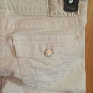 True Religion White Jeans Size 28 is being swapped online for free