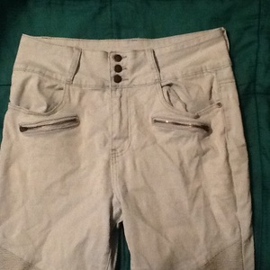 High-waist is being swapped online for free