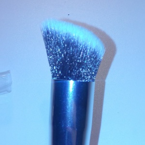 Make-up brushes!!! is being swapped online for free