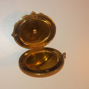 Pendants!!!!! is being swapped online for free