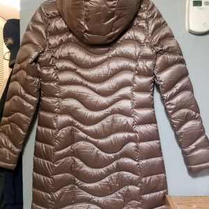 NEW Andrew Marc Long, Down Jacket Xs is being swapped online for free