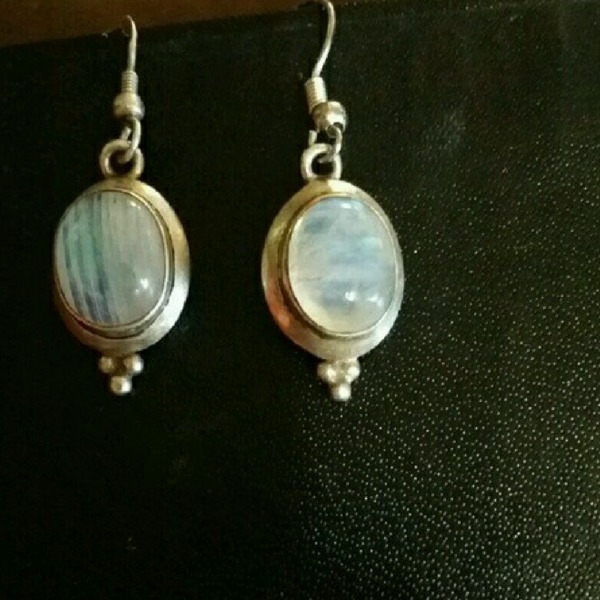 Moonstone Earings is being swapped online for free
