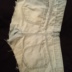 No Boundaries Size 13 Shorts  is being swapped online for free