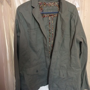 Light blue jacket is being swapped online for free