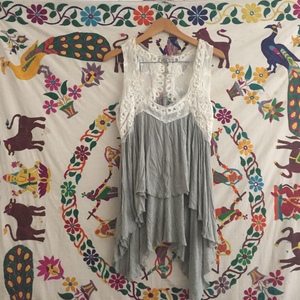 Top vintage style  is being swapped online for free