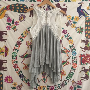 Top vintage style  is being swapped online for free