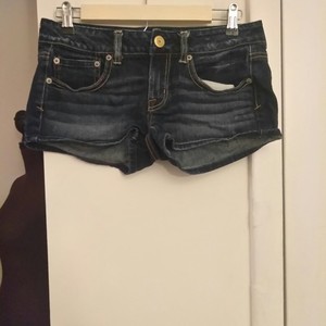 American Eagle Shorts is being swapped online for free