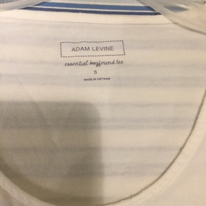 Adam Levine essential boyfriend tee Small is being swapped online for free