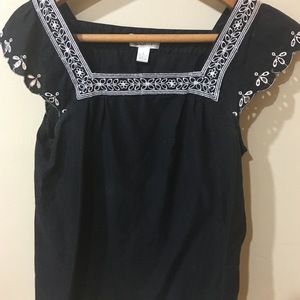 Ann Taylor Super Cute Eyelet Summer Blouse is being swapped online for free