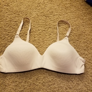 Warners bra 34B is being swapped online for free