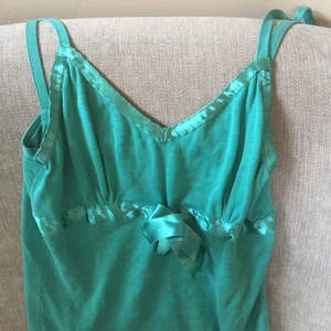 Teal Old Navy Tank Size M is being swapped online for free