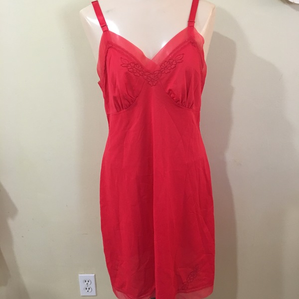 1950's Red Hot Slip Size M is being swapped online for free