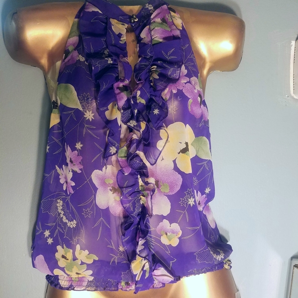  Ruffled Floral Blouse Sz S is being swapped online for free
