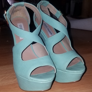Steve Madden wedges 6.5 is being swapped online for free