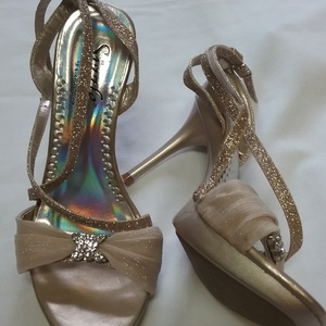 New gold rhinestone heels _6 is being swapped online for free