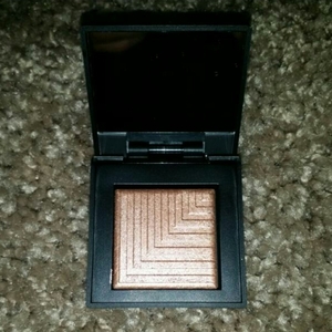 NARS Dual-intensity Eye Shadow is being swapped online for free