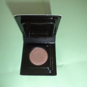 Make Up forever deluxe sample eyeshadow (Bronze) is being swapped online for free