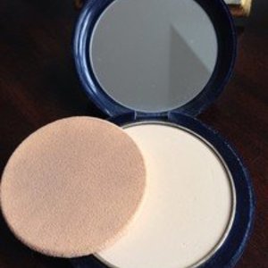 Estee Lauder double wear powder foundation LINEN is being swapped online for free