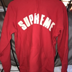 Supreme Chenille Arc Logo is being swapped online for free