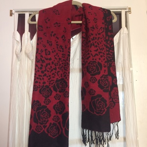Red and black rose pattern scarf is being swapped online for free