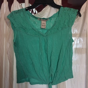 Teal crop top is being swapped online for free