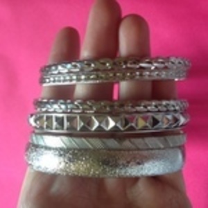 Bangle Bracelets is being swapped online for free