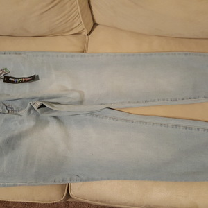 Charlotte Russe Jeans is being swapped online for free