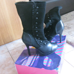 Cosplay Steampunk Black Boots is being swapped online for free