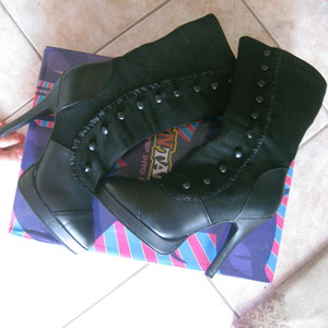 Cosplay Steampunk Black Boots is being swapped online for free