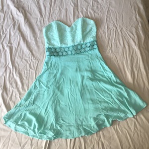 Dress is being swapped online for free