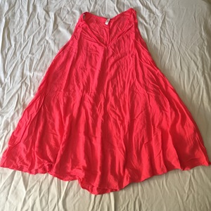 Orange dress is being swapped online for free