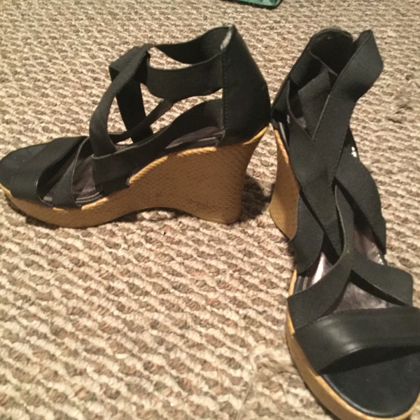 Black Wedge Strappy Sandals 8-8.5 is being swapped online for free
