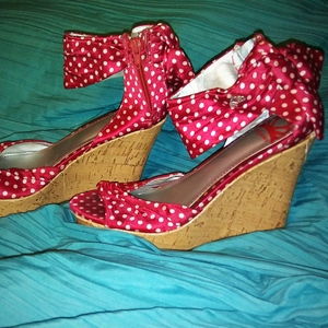 Fergalicious Polka-dot Wedges is being swapped online for free