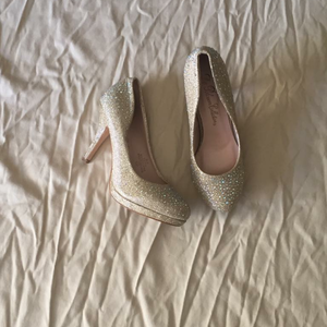 Glittery heels is being swapped online for free